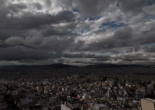 Καιρός: Λασποβροχές, αφρικανική σκόνη, μποφόρ και υψηλές θερμοκρασίες