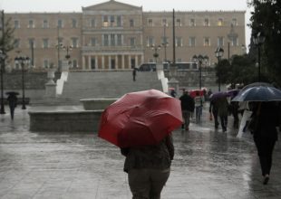 Καιρός: Καταιγίδες και χιόνια στη χώρα -Βροχές από το μεσημέρι σε Αττική-Θεσσαλονίκη