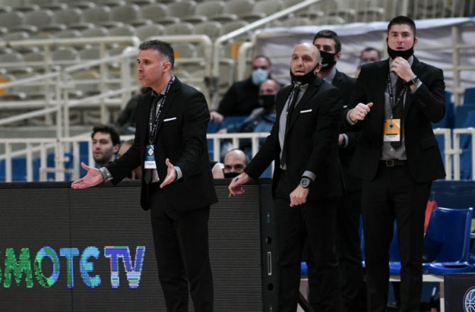 Τσαμπουκάδες ΠΑΟΚ μέσα στο ΟΑΚΑ – Κλώτσαγαν πινακίδες και έβριζαν