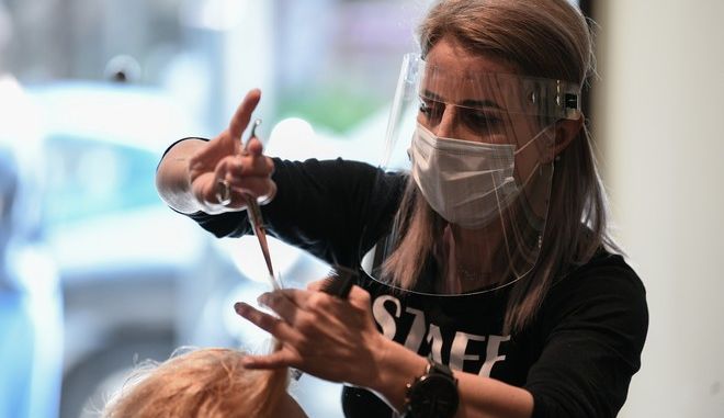 Lockdown: Λειτουργούν από σήμερα βιβλιοπωλεία, κομμωτήρια, κουρεία και ΚΤΕΟ