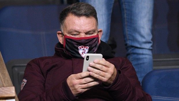 Ο Κούγιας διέκοψε τις δηλώσεις του Τάτση: “Πάμε να φύγουμε”
