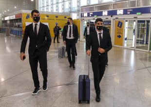AEK TV: Το ταξίδι της ΑΕΚ στο Λέστερ (VIDEO)