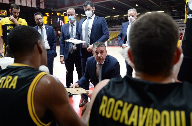 Αρνητικά τα τεστ κορωνοϊού της Βασίλισσας!