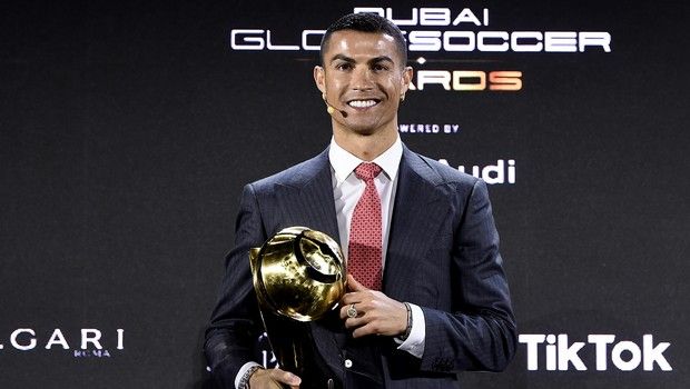 Globe Soccer Awards: Ο Ρονάλντο έδωσε το βραβείο του καλύτερου του 2020 στον Λεβαντόβσκι