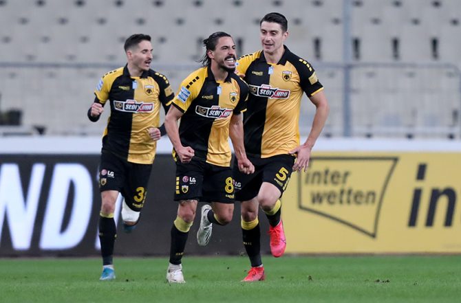 Νίκη και… καλά Χριστούγεννα Νίκη και… καλά Χριστούγεννα