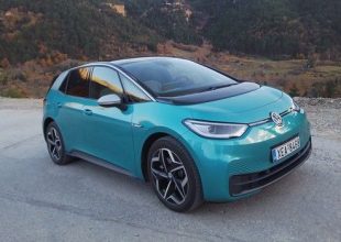 Στο τιμόνι του ηλεκτρικού VW ID.3 1st
