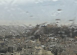 Καιρός: Βροχές, καταιγίδες και ισχυροί άνεμοι – Πού «χτυπούν» τα έντονα καιρικά φαινόμενα