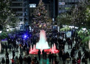 Χριστούγεννα με lockdown: Πώς γιορτάζουμε και πώς μετακινούμαστε – Αναλυτικά τι ισχύει