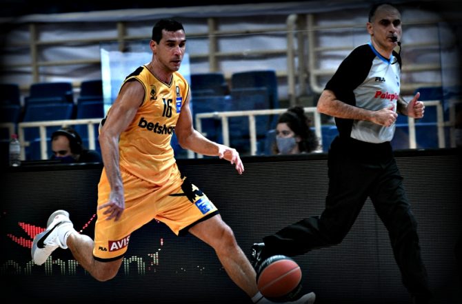 Εκτός και ο Ζήσης
