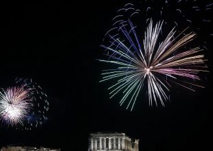 Έλαμψε ο ουρανός από τα πυροτεχνήματα για το «καλωσόρισμα» του 2021