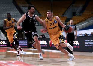 Ρογκαβόπουλος: «Τη νίκη την αφιερώνουμε στον Γκίκα!»