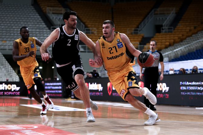 Ρογκαβόπουλος: «Τη νίκη την αφιερώνουμε στον Γκίκα!»