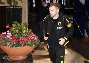 Στιγμές από την άφιξη της ΑΕΚ στην Λαμία (pics)