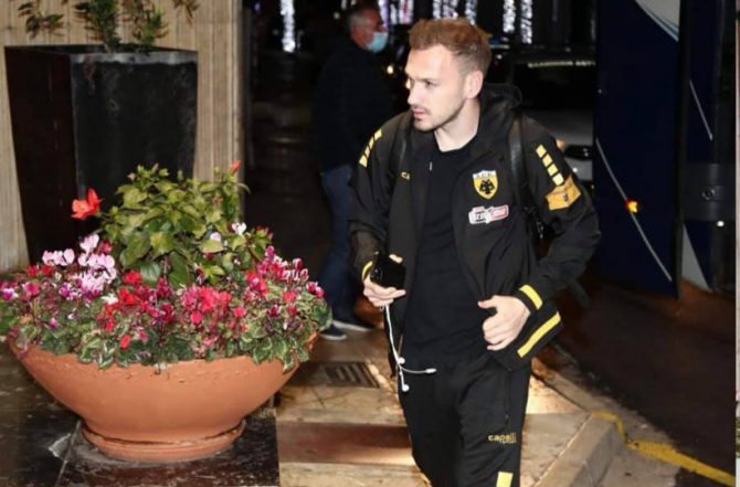 Στιγμές από την άφιξη της ΑΕΚ στην Λαμία (pics) Στιγμές από την άφιξη της ΑΕΚ στην Λαμία (pics)