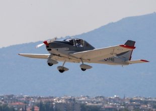 Αγνοείται εκπαιδευτικό αεροσκάφος: Έρευνες από την Πολεμική Αεροπορία (vid)