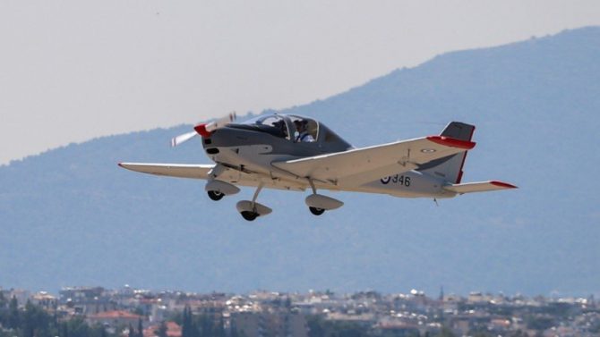 Αγνοείται εκπαιδευτικό αεροσκάφος: Έρευνες από την Πολεμική Αεροπορία (vid)