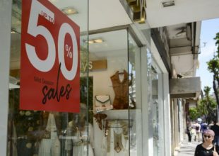 Ανοίγουν τα καταστήματα: Όλες οι λεπτομέρειες για ώρες και SMS