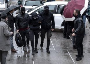 Ποινική δίωξη σε βαθμό κακουργήματος σε βάρος των δύο ανηλίκων για τον ξυλοδαρμό του σταθμάρχη