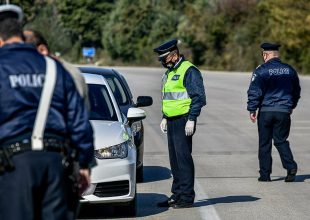 Στο τραπέζι το άνοιγμα των μετακινήσεων από νομό σε νομό