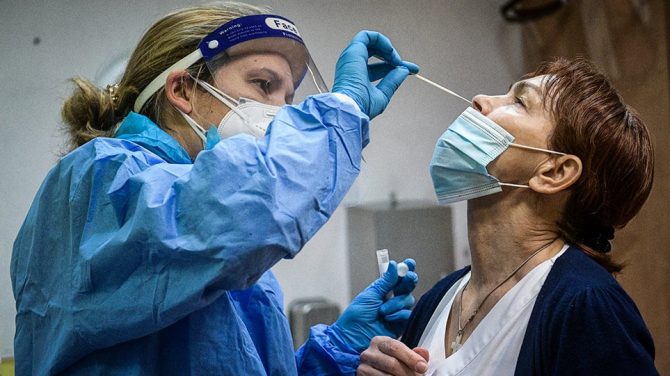 Στα 445 τα νέα κρούσματα – 353 διασωληνωμένοι – 36 θάνατοι