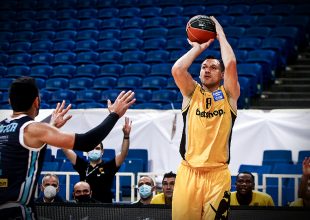 Με το δεξί η Βασίλισσα – «Καθάρισε» τον Κολοσσό