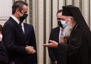 Επιστολή Ιερώνυμου σε μητροπολίτες: Αυστηρή τήρηση μέτρων και όχι αγιασμός σε εξωτερικούς χώρους