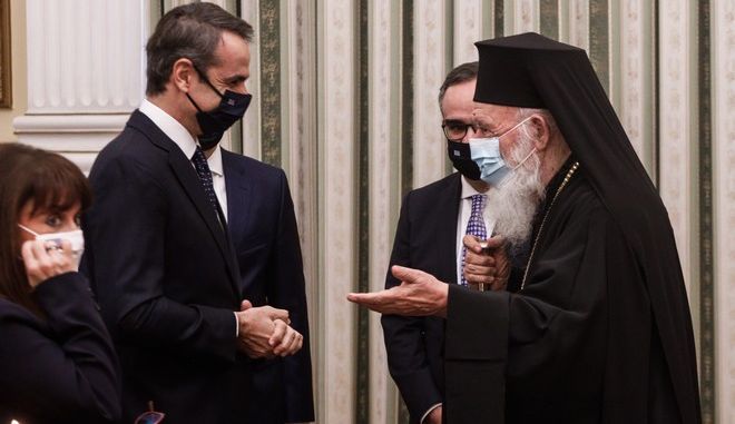 Επιστολή Ιερώνυμου σε μητροπολίτες: Αυστηρή τήρηση μέτρων και όχι αγιασμός σε εξωτερικούς χώρους