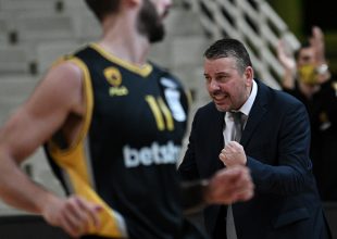 Παπαθεοδώρου: «Η σκέψη μας είναι με τον Γιόνας»