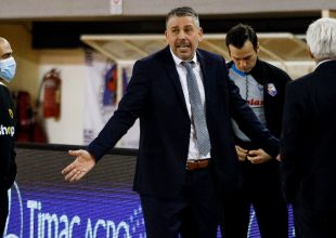 Παπαθεοδώρου: «Αξίζει ένα μπράβο στους παίκτες μου για την υπέρβαση που έκαναν»