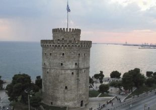 Εντοπίστηκε η νοτιοαφρικανική μετάλλαξη στη Θεσσαλονίκη: Σπεύδουν εκτάκτως Χαρδαλιάς και Αρκουμανέας