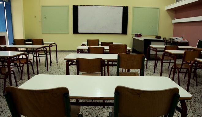 Ανοίγουν δημοτικά και νηπιαγωγεία: Ποια είναι τα μέτρα – Μείωση στην ύλη των πανελλαδικών