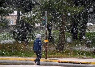 Κακοκαιρία: Χιόνια και στην Αττική