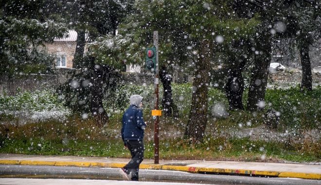 Κακοκαιρία: Χιόνια και στην Αττική