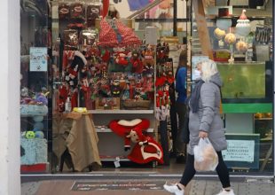 Γεωργιάδης: «Παράθυρο» για άνοιγμα του λιανεμπορίου σε «ζώνες»