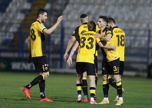 Ήττα-πρόκριση για την ΑΕΚ αλλά…