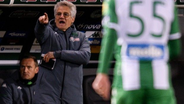 Οπαδοί του Παναθηναϊκού στο Κορωπί, «γκάζια» σε παίκτες και Μπόλονι