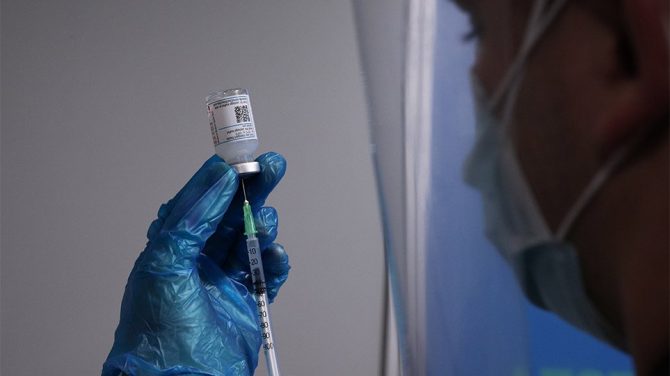 Υποχρεωτικός εμβολιασμός: Στη Βουλή η τροπολογία – Τι θα ισχύει
