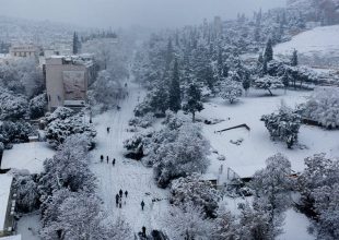 Η κακοκαιρία «Μήδεια» σαρώνει όλη την Αττική – Μητσοτάκης: Να αποφεύγουμε τις άσκοπες μετακινήσεις