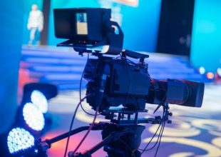 Καταγγελία για απόπειρα βιασμού από γνωστό δημοσιογράφο