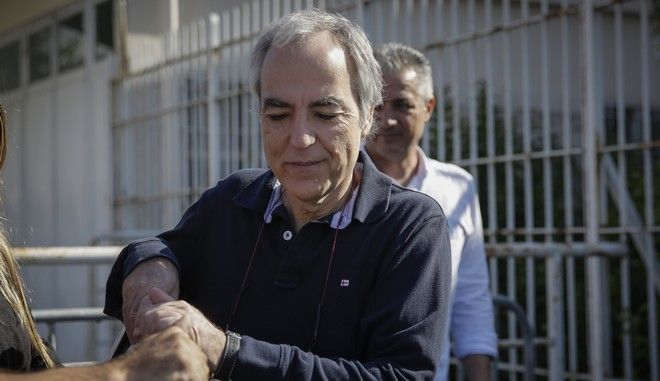 Κουφοντίνας: “Όχι νεκρός απεργός πείνας στη χώρα μας” – Χιλιάδες πολίτες ζητούν παρέμβαση Σακελλαροπούλου