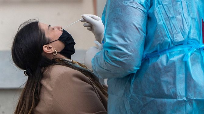 Κορωνοϊός: Ανησυχία για τα μεταλλαγμένα στελέχη – Οι «κόκκινες» περιοχές που βρίσκονται κοντά στο lockdown