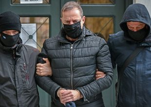 Δημήτρης Λιγνάδης: Ζητά προθεσμία από την Εισαγγελία – Καταγγελία και από Αιγύπτιο για βιασμό στην ηλικία των 17