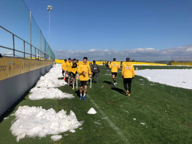 Με χιόνια η προπόνηση στα Σπάτα (ΦΩΤΟ)