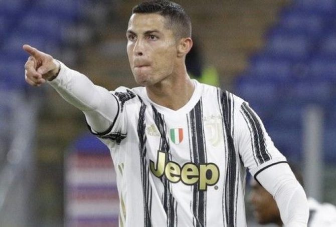 Με κλασικές ασπρόμαυρες ρίγες η νέα φανέλα της Γιουβέντους! (pic)