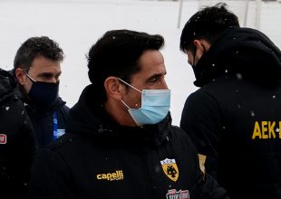 Δεν αλλάζει τίποτα, κρατάει το πλάνο του