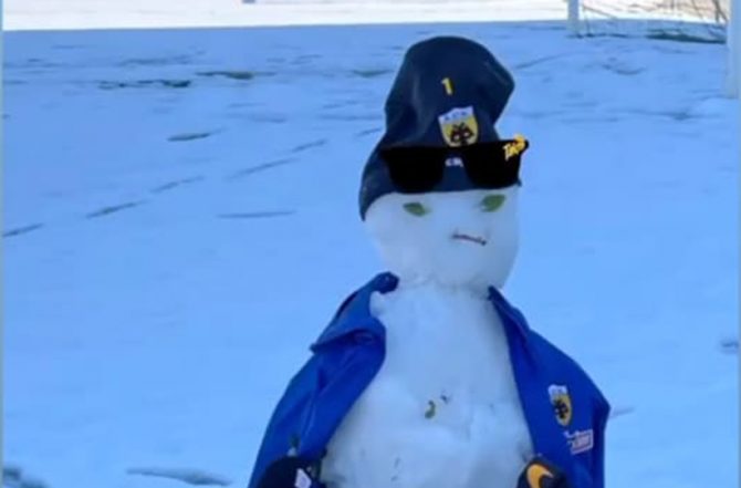 Ο χιονάνθρωπος… τερματοφύλακας στα Σπάτα! (ΦΩΤΟ)
