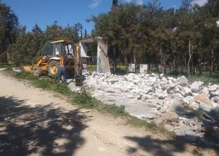 ΕΠΙΤΕΛΟΥΣ: Ξηλώνονται τα μπάζα και μπαίνουν δέντρα Άλσος