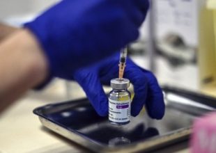 Εμβολιασμοί και στους άνω των 65 ετών με το εμβόλιο της AstraZeneca