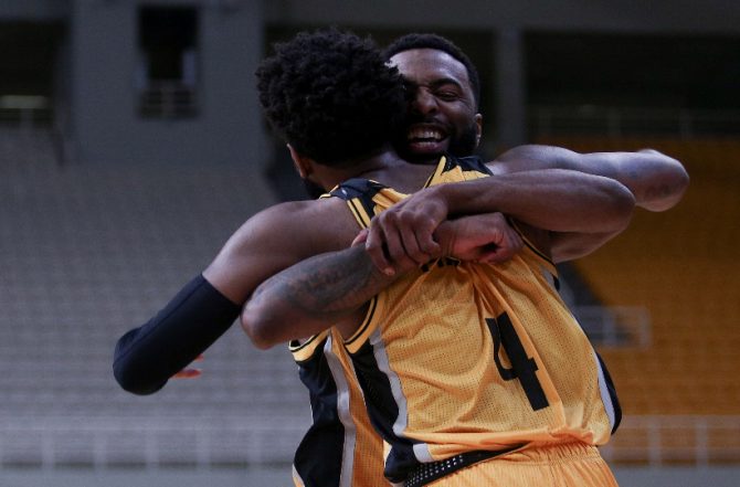 Μέικον – Λάνγκφορντ: Δένουν και… τρομάζουν κόσμο