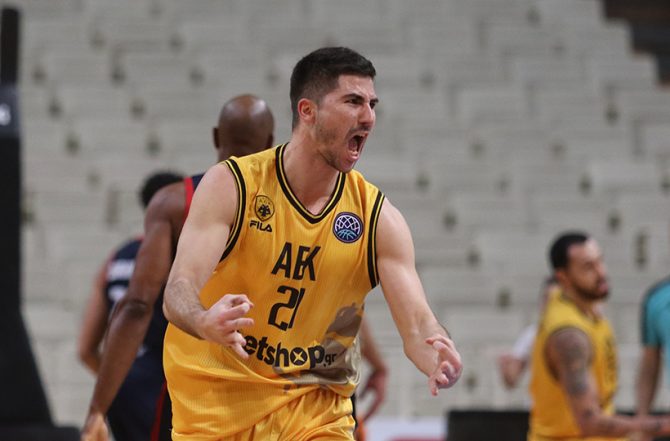 Επέστρεψε ο Μωραϊτης (pics)